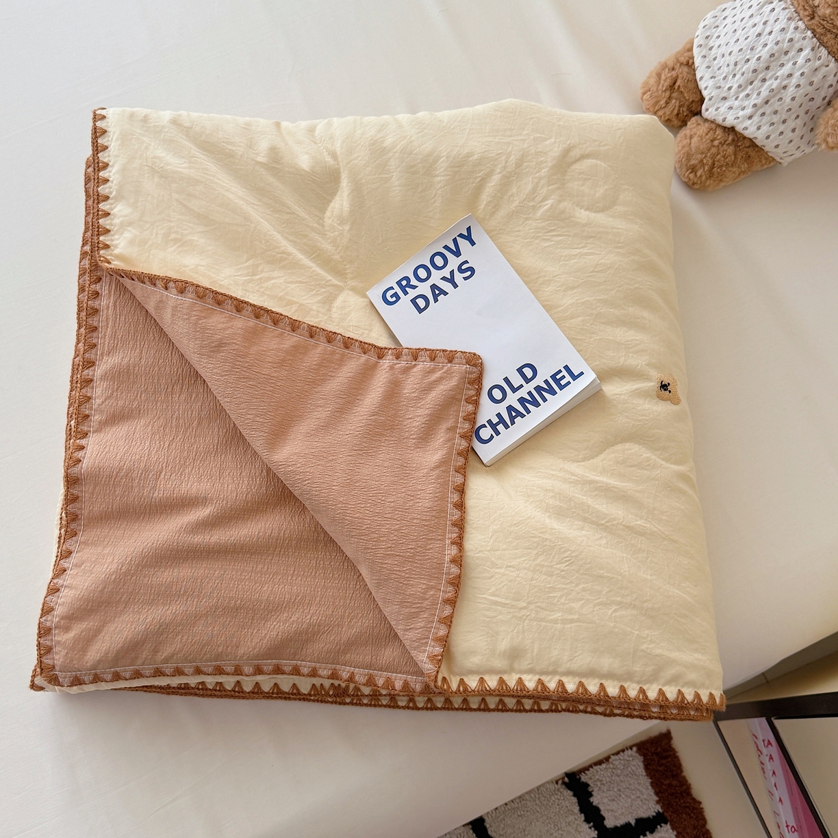 91家纺网 家纺一手货源 找家纺 顾里家纺 2026新款韩风刺绣云朵棉夏被夏凉被空调被 ins棕熊