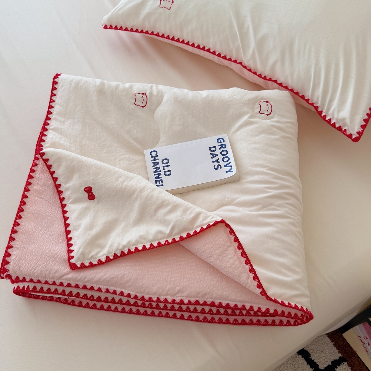 91家纺网 家纺一手货源 找家纺 顾里家纺 2026新款韩风刺绣云朵棉夏被夏凉被空调被 贝拉猫咪