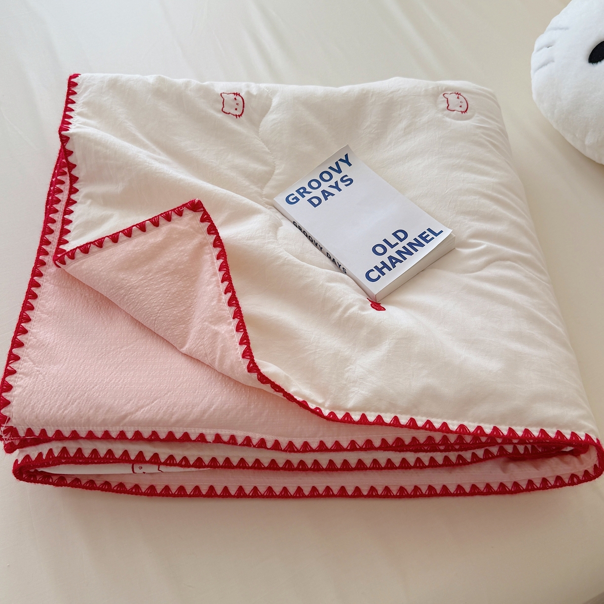 91家纺网 家纺一手货源 找家纺 顾里家纺 2026新款韩风刺绣云朵棉夏被夏凉被空调被 贝拉猫咪