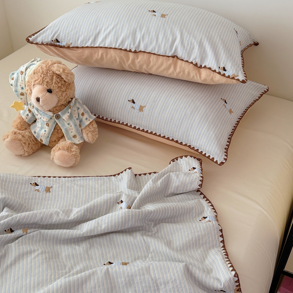 91家纺网 家纺一手货源 找家纺 顾里家纺 2026新款韩风刺绣云朵棉夏被夏凉被空调被 海盐小狗