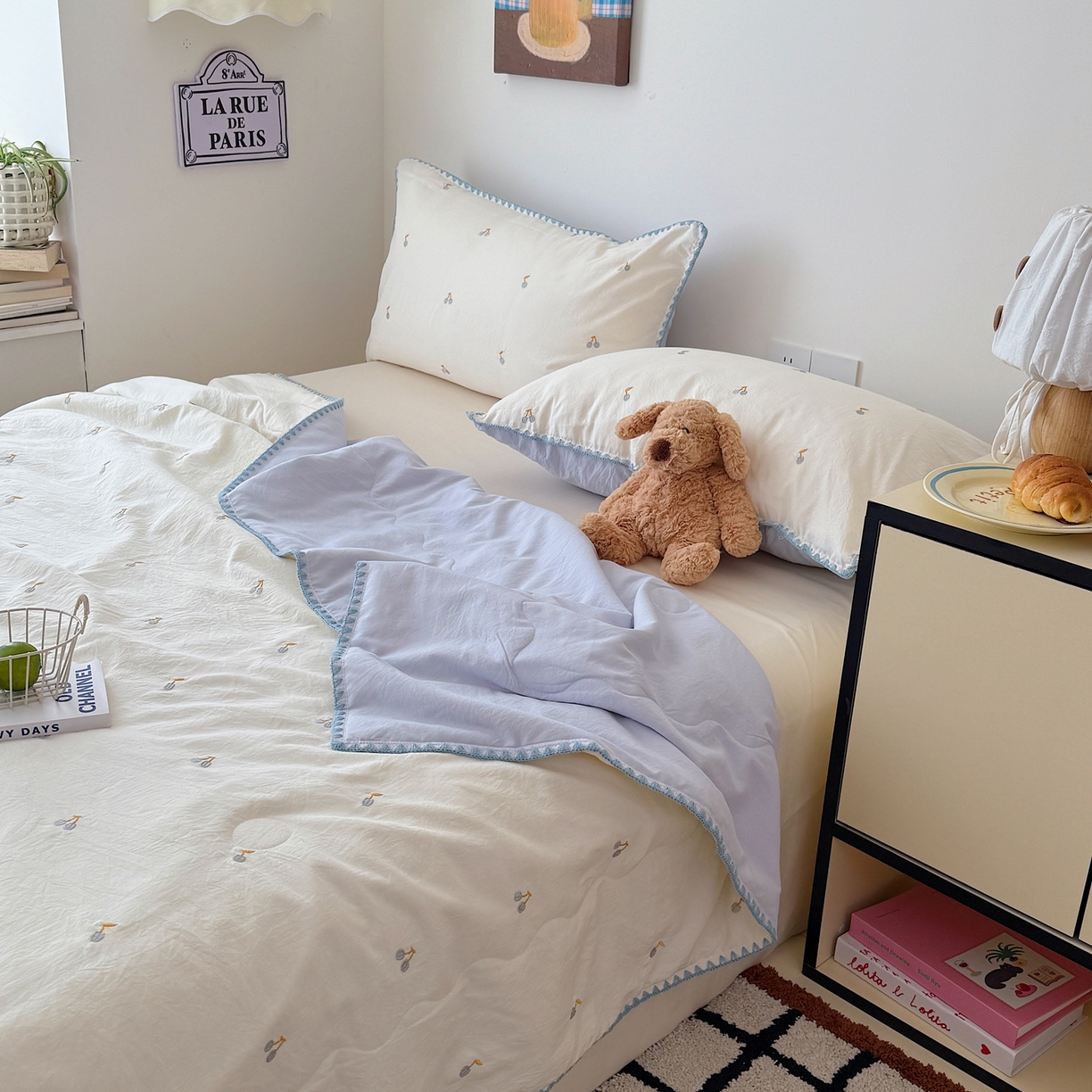 91家纺网 家纺一手货源 找家纺 顾里家纺 2026新款韩风刺绣云朵棉夏被夏凉被空调被 蓝樱桃