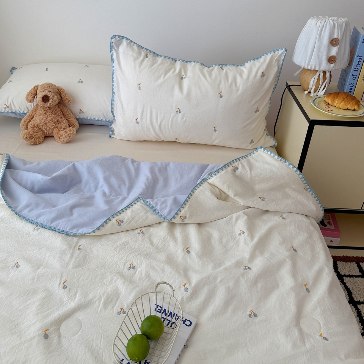 91家纺网 家纺一手货源 找家纺 顾里家纺 2026新款韩风刺绣云朵棉夏被夏凉被空调被 蓝樱桃