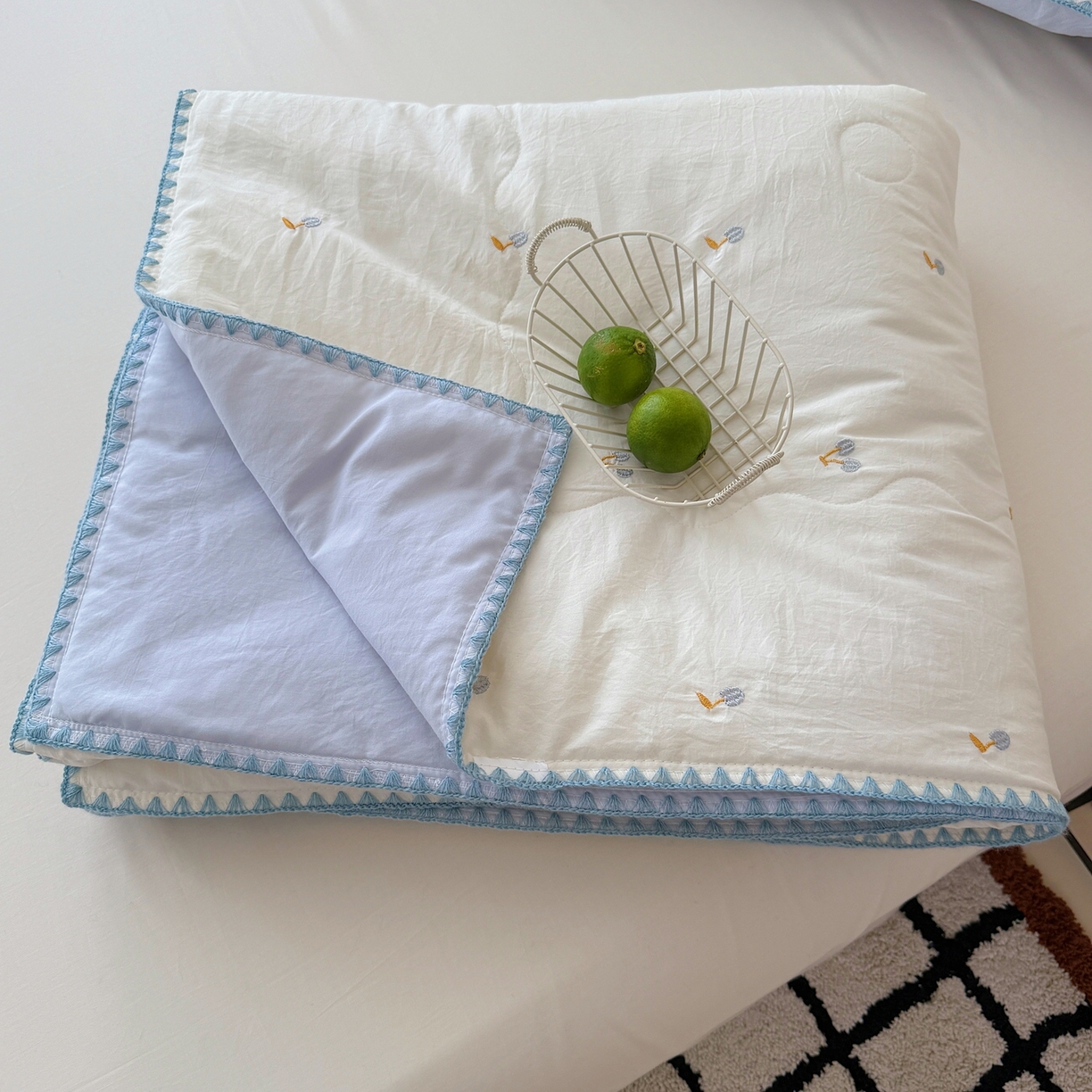 91家纺网 家纺一手货源 找家纺 顾里家纺 2026新款韩风刺绣云朵棉夏被夏凉被空调被 蓝樱桃