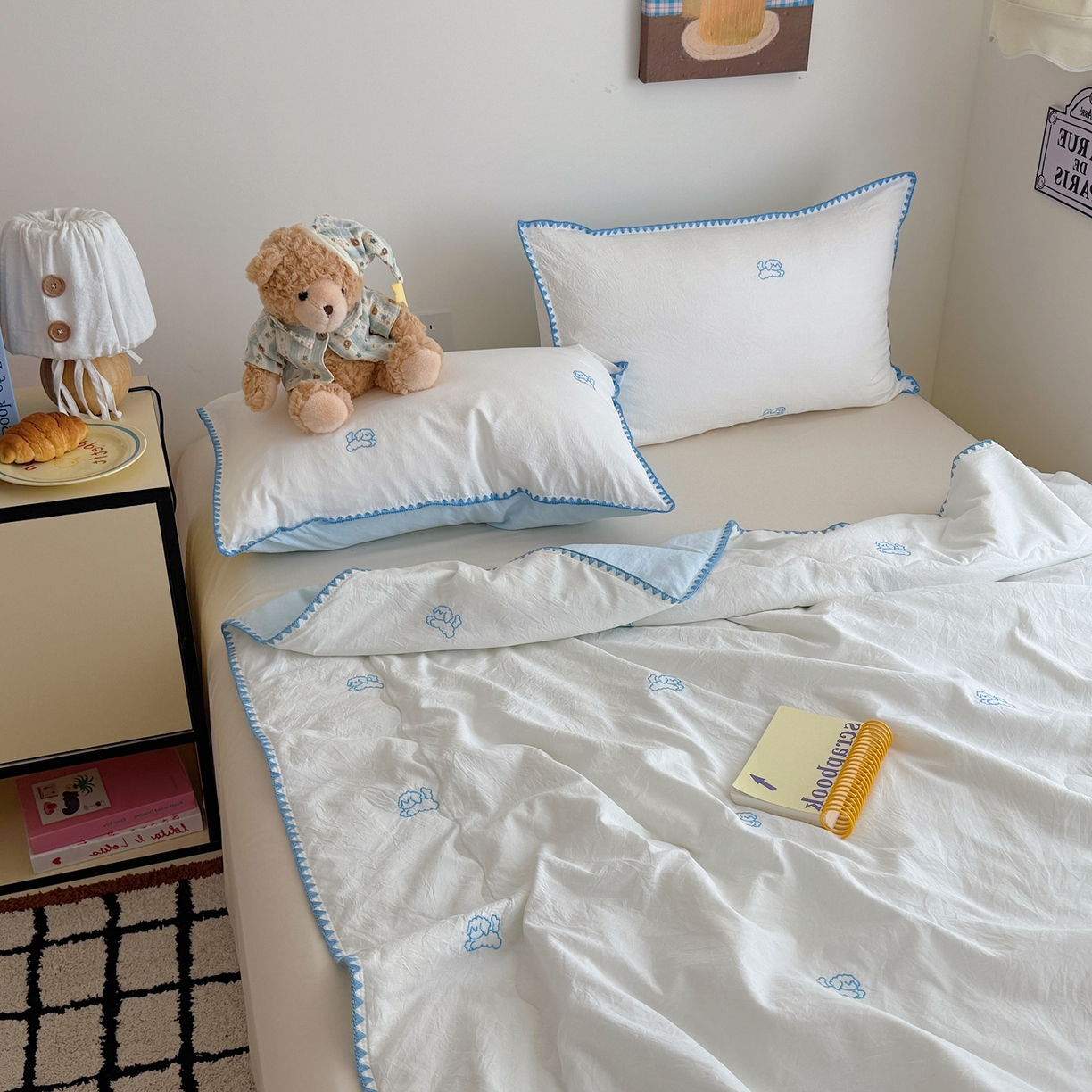 91家纺网 家纺一手货源 找家纺 顾里家纺 2026新款韩风刺绣云朵棉夏被夏凉被空调被 线条狗