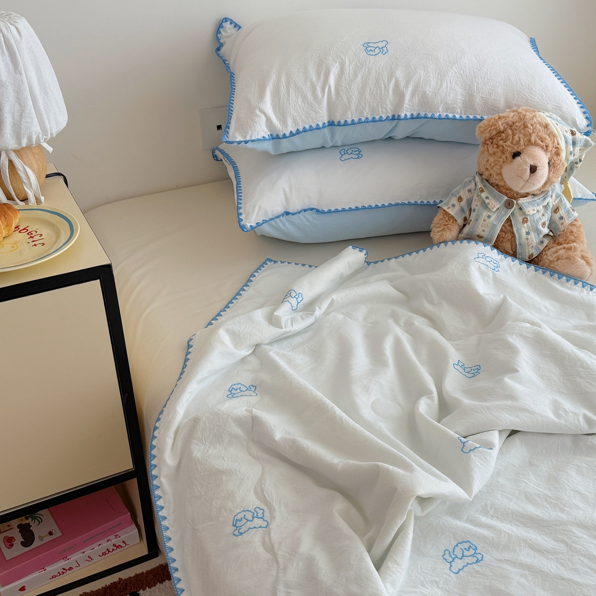 91家纺网 家纺一手货源 找家纺 顾里家纺 2026新款韩风刺绣云朵棉夏被夏凉被空调被 线条狗