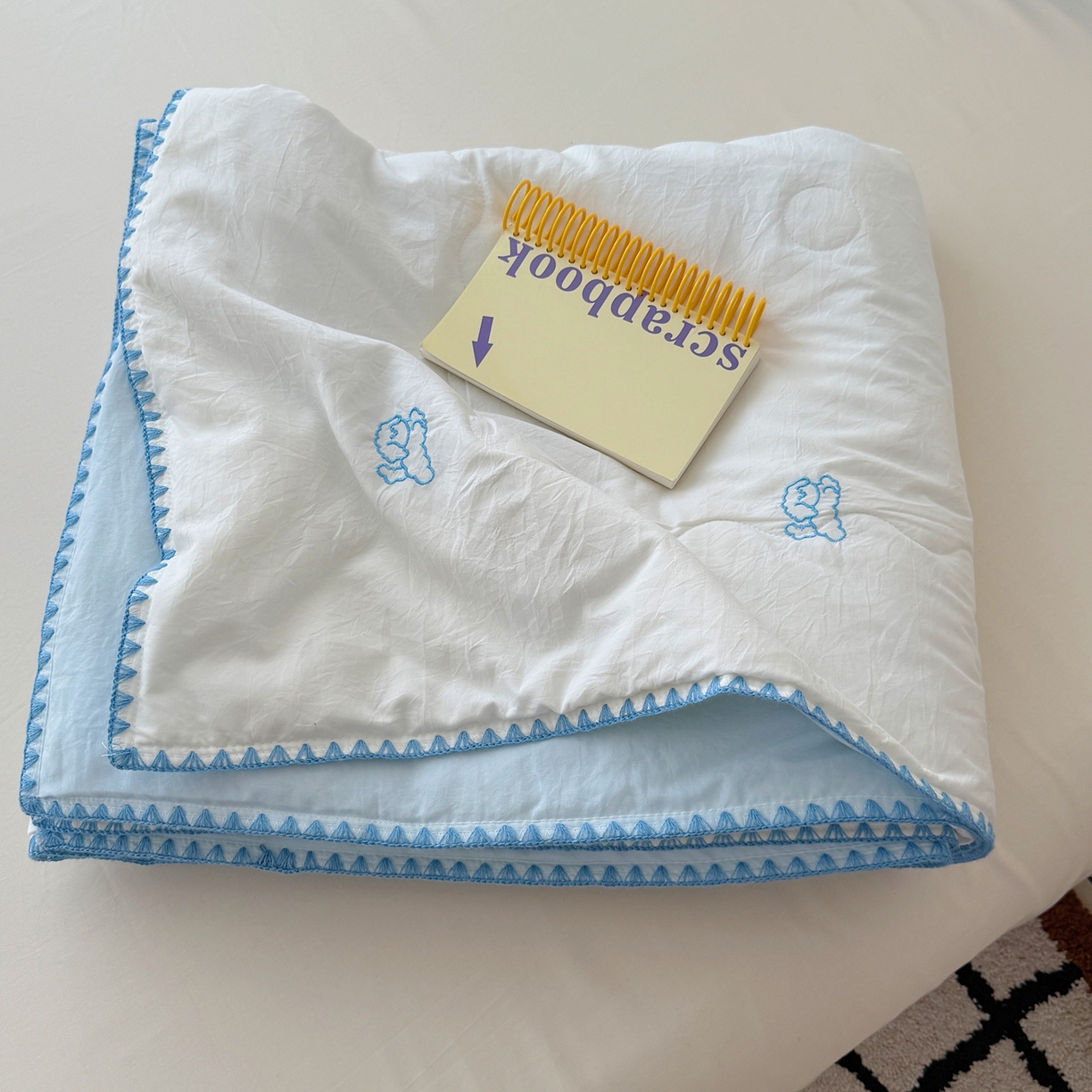 91家纺网 家纺一手货源 找家纺 顾里家纺 2026新款韩风刺绣云朵棉夏被夏凉被空调被 线条狗