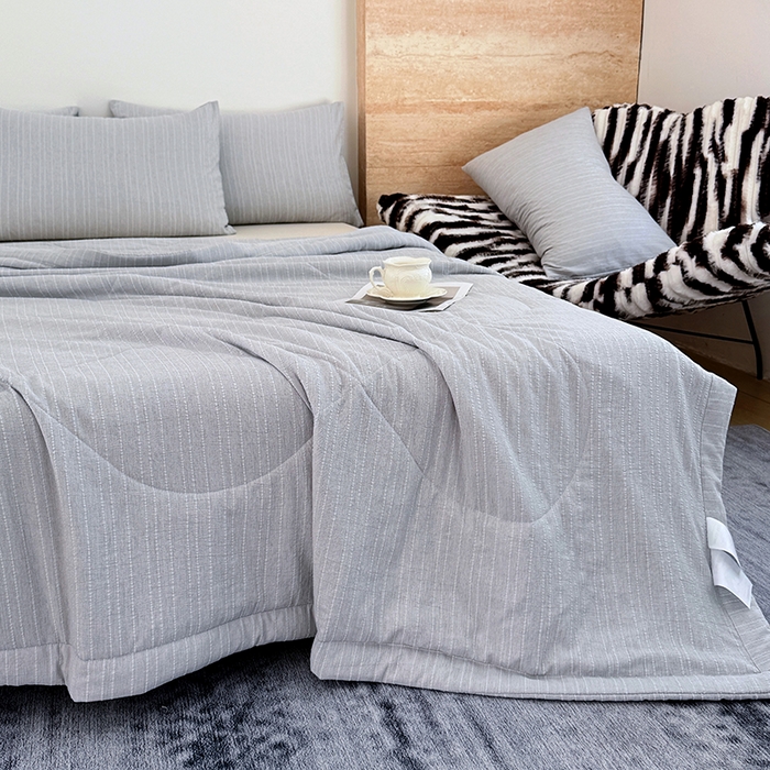 91家纺网 家纺一手货源 找家纺 家贝爱 2026新款色织提花新疆棉棉花夏被夏凉被空调被 流光浅灰