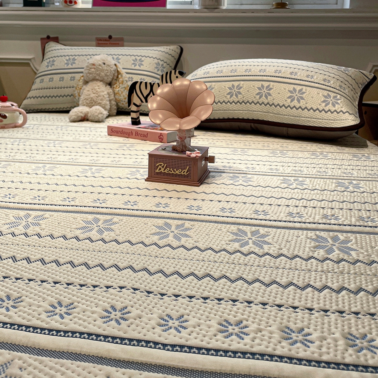 91家纺网 家纺一手货源 找家纺 （总）山茶家居-原创设计（原山茶家纺） 2026新款A类pe提花华夫格凉感席凉席席子-费尔岛系列