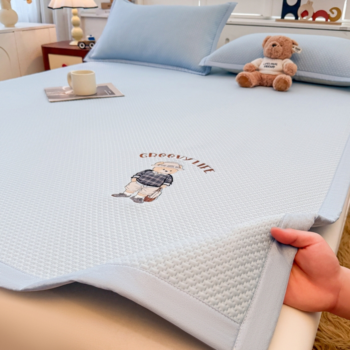 91家纺网 家纺一手货源 找家纺 （总）喜居 2026新款PE凉感小熊刺绣平席席子凉席