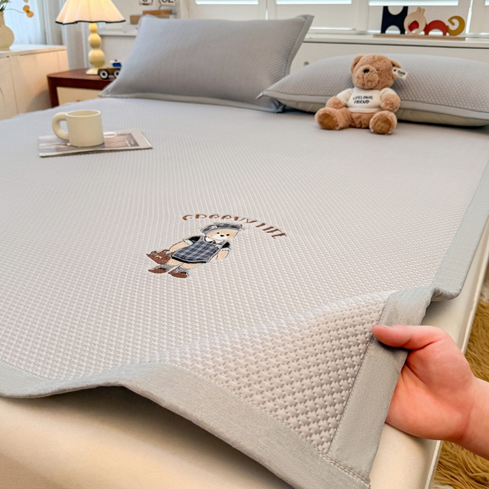 喜居 2026新款PE凉感小熊刺绣平席席子凉席 PE凉感刺绣平席-Miss Bear-灰