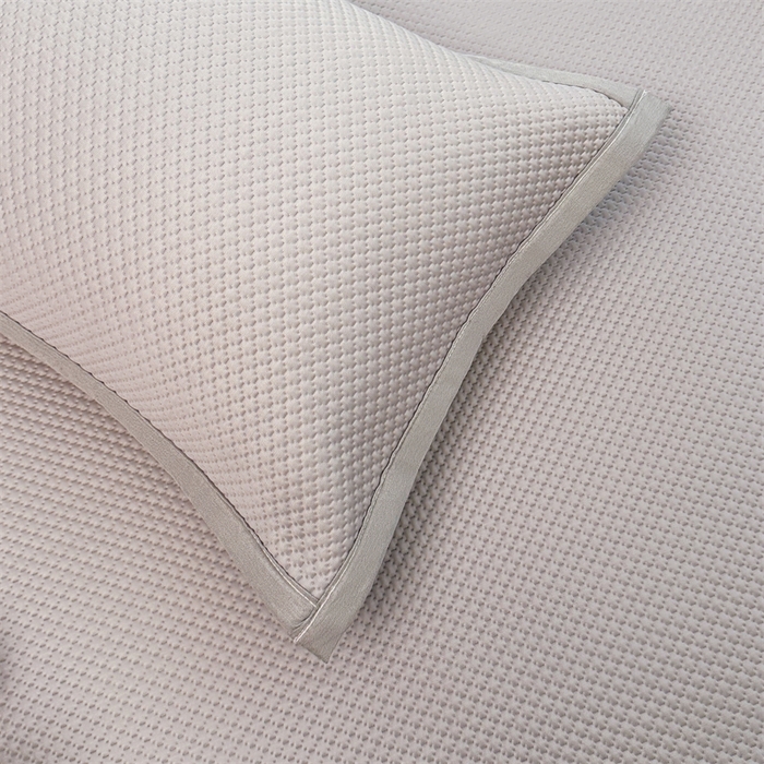 91家纺网 家纺一手货源 找家纺 喜居 2026新款PE凉感小熊刺绣平席席子凉席 PE凉感刺绣平席-Miss Bear-灰