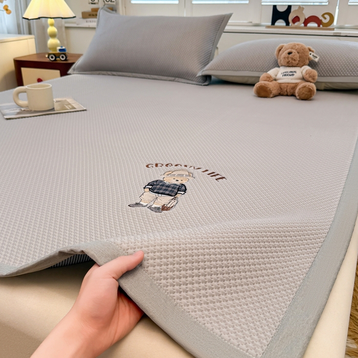喜居 2026新款PE凉感小熊刺绣平席席子凉席 PE凉感刺绣平席-Mr. Bear-灰