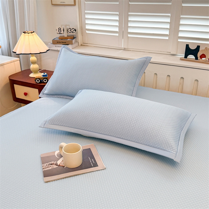 91家纺网 家纺一手货源 找家纺 喜居 2026新款PE凉感小熊刺绣平席席子凉席 PE凉感刺绣平席-Mr. Bear-蓝