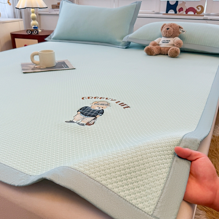 喜居 2026新款PE凉感小熊刺绣平席席子凉席 PE凉感刺绣平席-Mr. Bear-绿