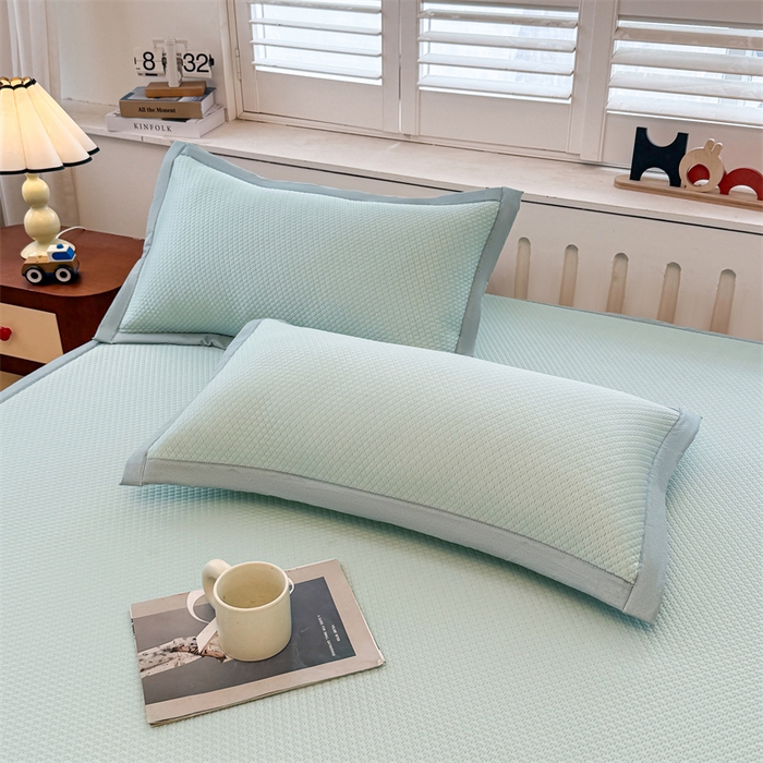 91家纺网 家纺一手货源 找家纺 喜居 2026新款PE凉感小熊刺绣平席席子凉席 PE凉感刺绣平席-Mr. Bear-绿