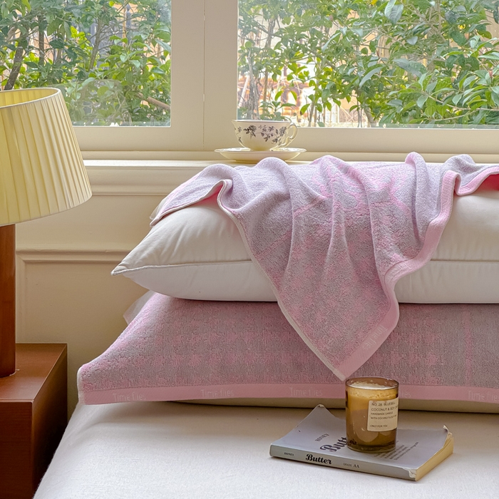 91家纺网 家纺一手货源 找家纺 乐家毛巾被（工厂自产自销） 2026新款A类全棉纯棉色织提花抗菌毛圈枕巾 暗香