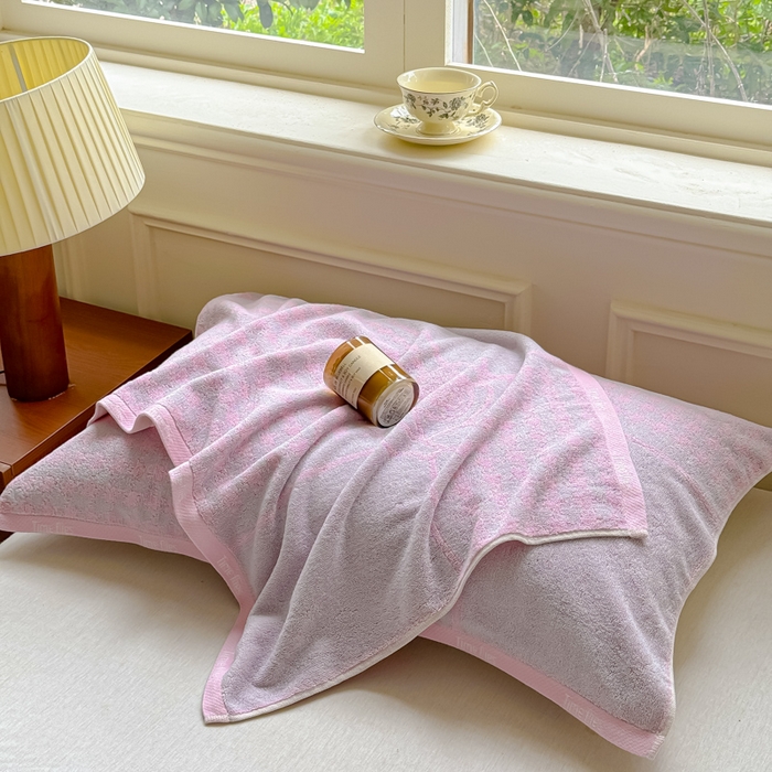 91家纺网 家纺一手货源 找家纺 乐家毛巾被（工厂自产自销） 2026新款A类全棉纯棉色织提花抗菌毛圈枕巾 暗香