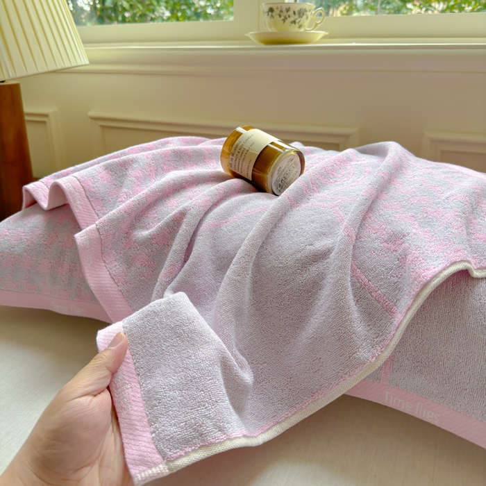 91家纺网 家纺一手货源 找家纺 乐家毛巾被（工厂自产自销） 2026新款A类全棉纯棉色织提花抗菌毛圈枕巾 暗香