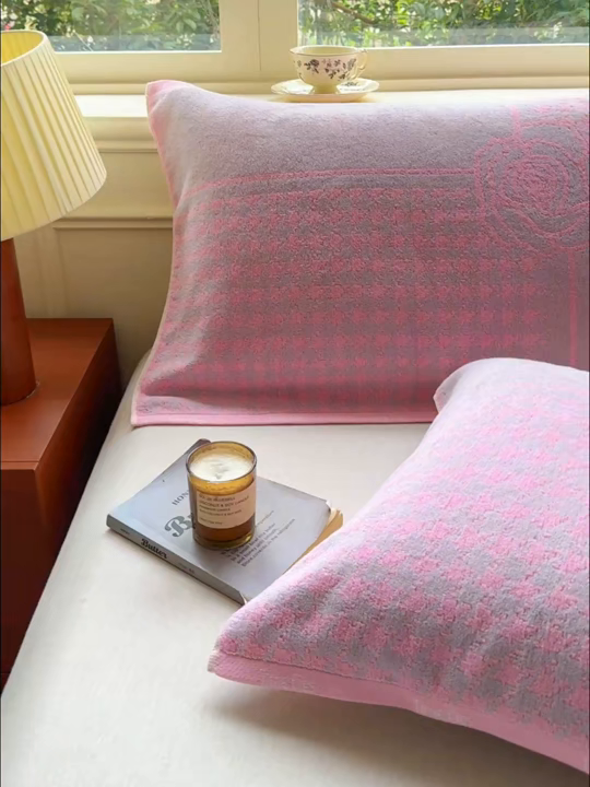 91家纺网 家纺一手货源 找家纺 乐家毛巾被（工厂自产自销） 2026新款A类全棉纯棉色织提花抗菌毛圈枕巾 暗香