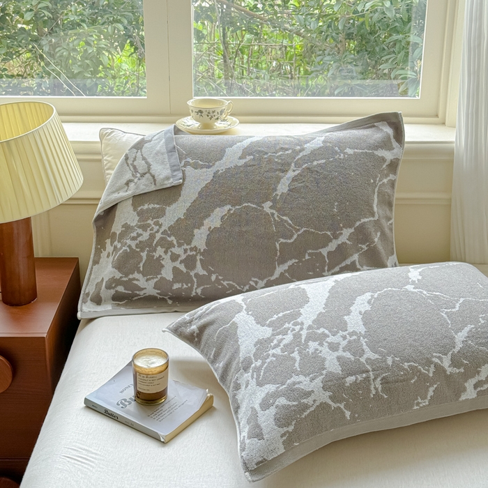 91家纺网 家纺一手货源 找家纺 乐家毛巾被（工厂自产自销） 2026新款A类全棉纯棉色织提花抗菌毛圈枕巾 斑斓灰