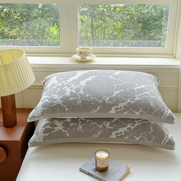 91家纺网 家纺一手货源 找家纺 乐家毛巾被（工厂自产自销） 2026新款A类全棉纯棉色织提花抗菌毛圈枕巾 斑斓灰