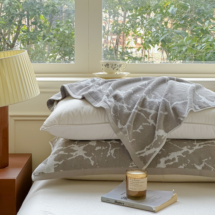 91家纺网 家纺一手货源 找家纺 乐家毛巾被（工厂自产自销） 2026新款A类全棉纯棉色织提花抗菌毛圈枕巾 斑斓灰