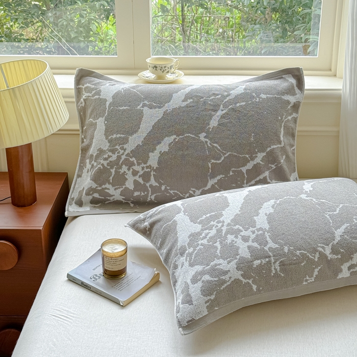 91家纺网 家纺一手货源 找家纺 乐家毛巾被（工厂自产自销） 2026新款A类全棉纯棉色织提花抗菌毛圈枕巾 斑斓灰