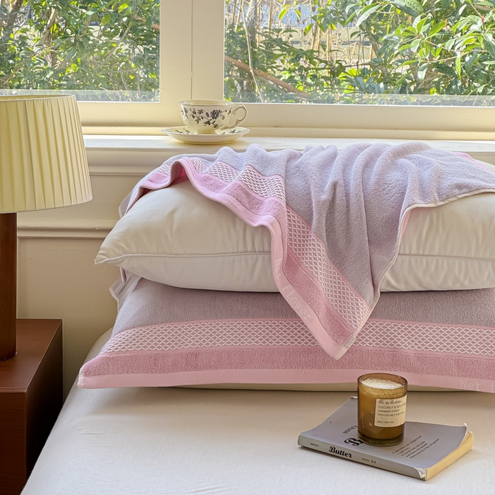 91家纺网 家纺一手货源 找家纺 乐家毛巾被（工厂自产自销） 2026新款A类全棉纯棉色织提花抗菌毛圈枕巾 斑斓紫