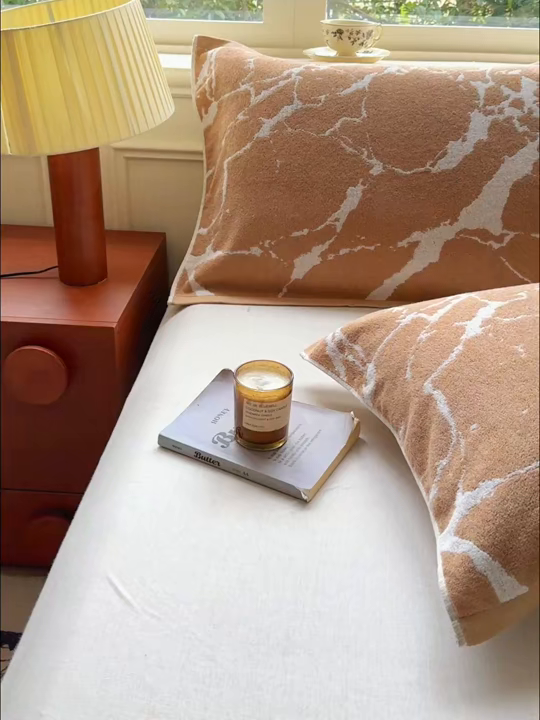 91家纺网 家纺一手货源 找家纺 乐家毛巾被（工厂自产自销） 2026新款A类全棉纯棉色织提花抗菌毛圈枕巾 斑斓棕