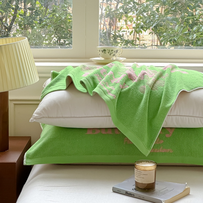 91家纺网 家纺一手货源 找家纺 乐家毛巾被（工厂自产自销） 2026新款A类全棉纯棉色织提花抗菌毛圈枕巾 蝶影