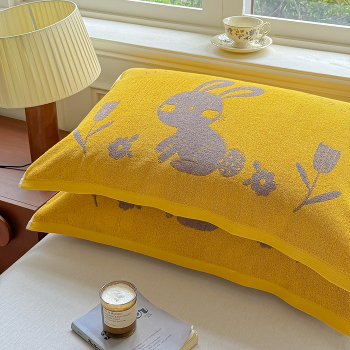 91家纺网 家纺一手货源 找家纺 乐家毛巾被（工厂自产自销） 2026新款A类全棉纯棉色织提花抗菌毛圈枕巾 黄底小兔
