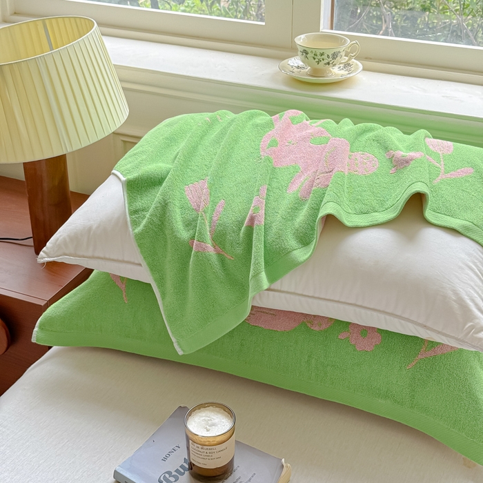 91家纺网 家纺一手货源 找家纺 乐家毛巾被（工厂自产自销） 2026新款A类全棉纯棉色织提花抗菌毛圈枕巾 绿底小兔