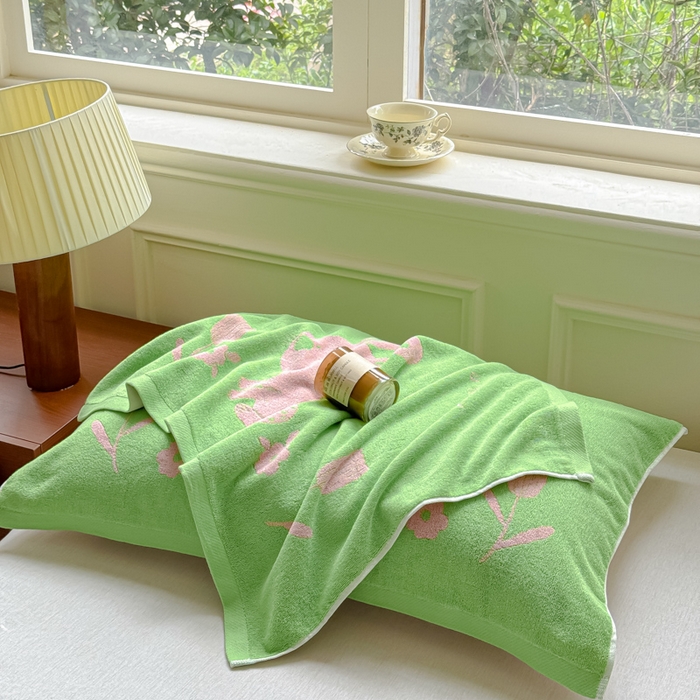 91家纺网 家纺一手货源 找家纺 乐家毛巾被（工厂自产自销） 2026新款A类全棉纯棉色织提花抗菌毛圈枕巾 绿底小兔