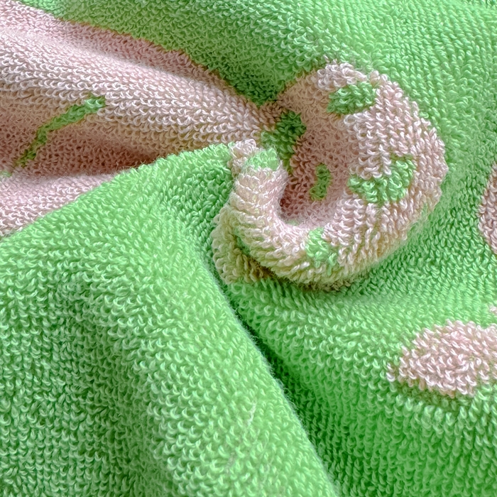 91家纺网 家纺一手货源 找家纺 乐家毛巾被（工厂自产自销） 2026新款A类全棉纯棉色织提花抗菌毛圈枕巾 绿底小兔
