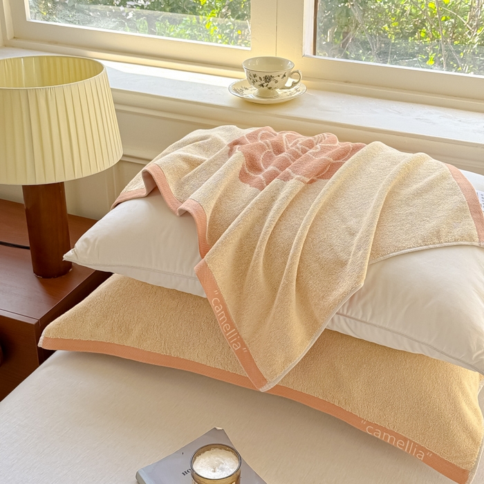 91家纺网 家纺一手货源 找家纺 乐家毛巾被（工厂自产自销） 2026新款A类全棉纯棉色织提花抗菌毛圈枕巾 玫瑰物语黄