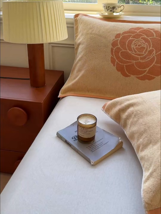 91家纺网 家纺一手货源 找家纺 乐家毛巾被（工厂自产自销） 2026新款A类全棉纯棉色织提花抗菌毛圈枕巾 玫瑰物语黄