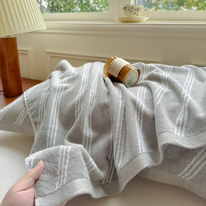 91家纺网 家纺一手货源 找家纺 乐家毛巾被（工厂自产自销） 2026新款A类全棉纯棉色织提花抗菌毛圈枕巾 斜纹灰
