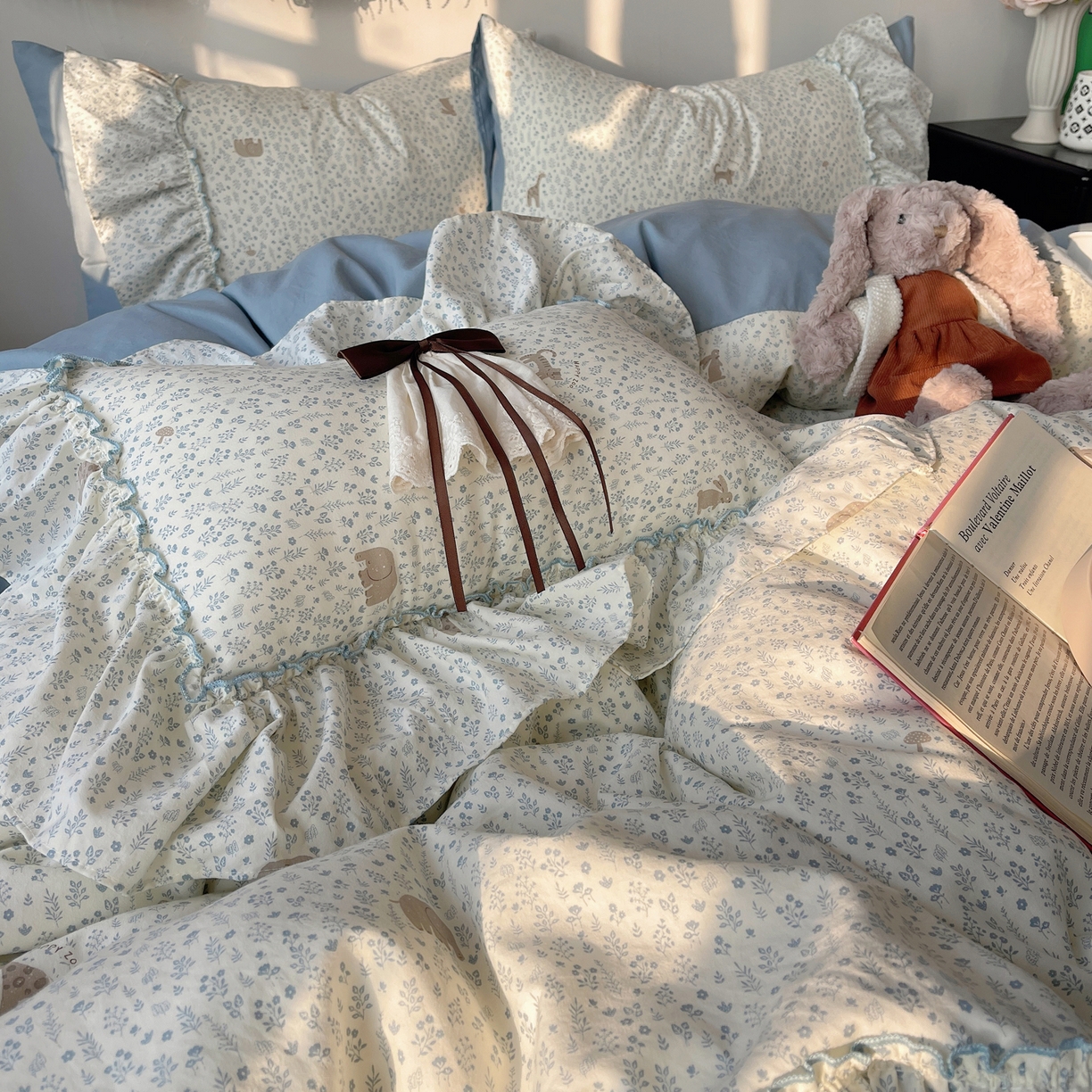 91家纺网 家纺一手货源 找家纺 栩裕纺织 2026新款A类云朵锦花边四件套 动物世界-雾蓝