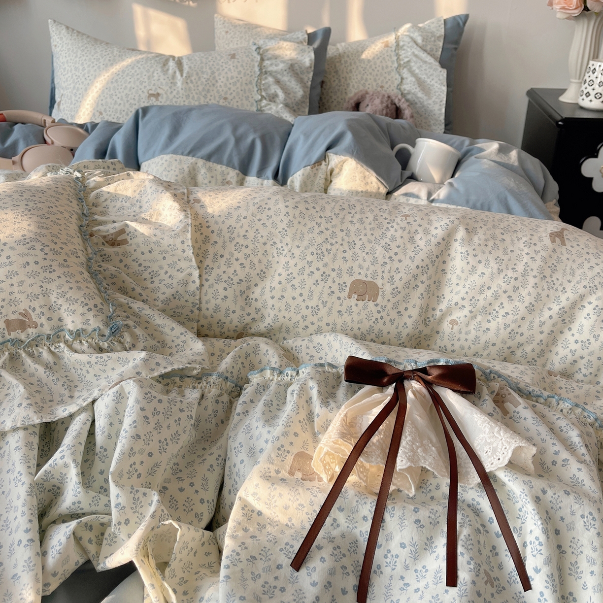 91家纺网 家纺一手货源 找家纺 栩裕纺织 2026新款A类云朵锦花边四件套 动物世界-雾蓝