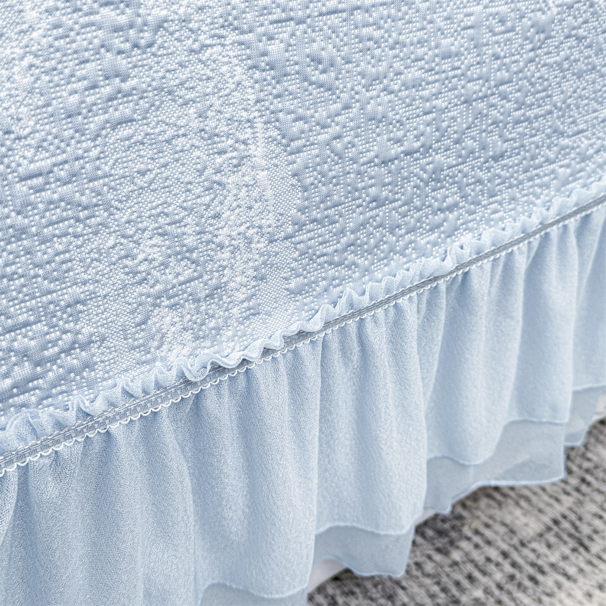 91家纺网 家纺一手货源 找家纺 （总）慕木家纺 2026新款A类三明治复合乙纶提花冰豆豆花边床盖款床裙水墨丹青系列（提供买家秀）