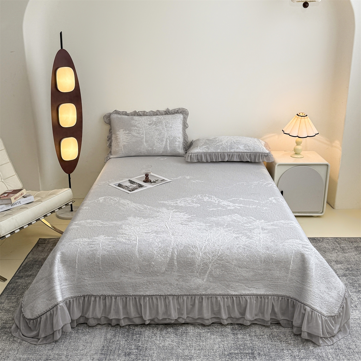 91家纺网 家纺一手货源 找家纺 慕木家纺 2026新款A类三明治复合乙纶提花冰豆豆花边床盖款床裙水墨丹青系列（提供买家秀） 水墨丹青-灰