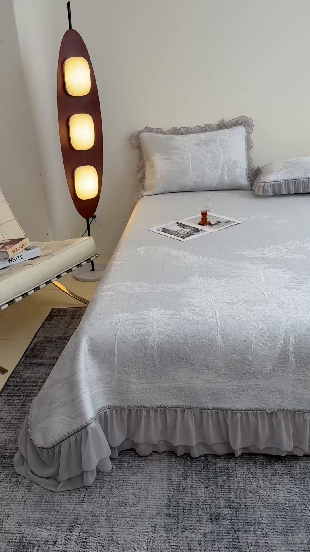 91家纺网 家纺一手货源 找家纺 慕木家纺 2026新款A类三明治复合乙纶提花冰豆豆花边床盖款床裙水墨丹青系列（提供买家秀） 水墨丹青-灰