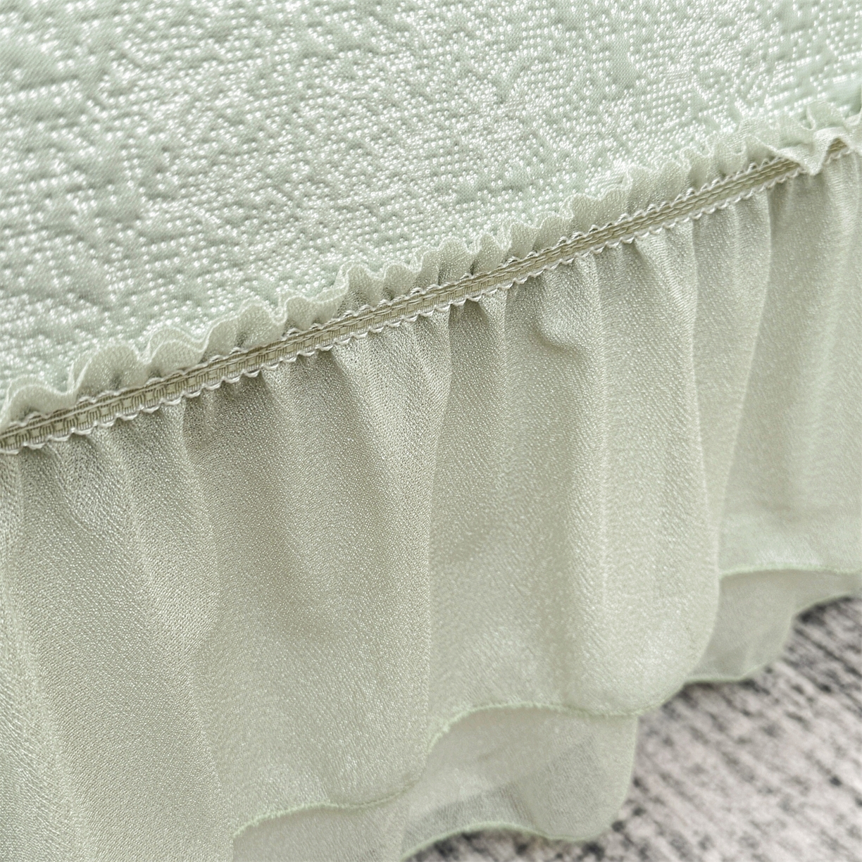 91家纺网 家纺一手货源 找家纺 慕木家纺 2026新款A类三明治复合乙纶提花冰豆豆花边床盖款床裙水墨丹青系列（提供买家秀） 水墨丹青-绿