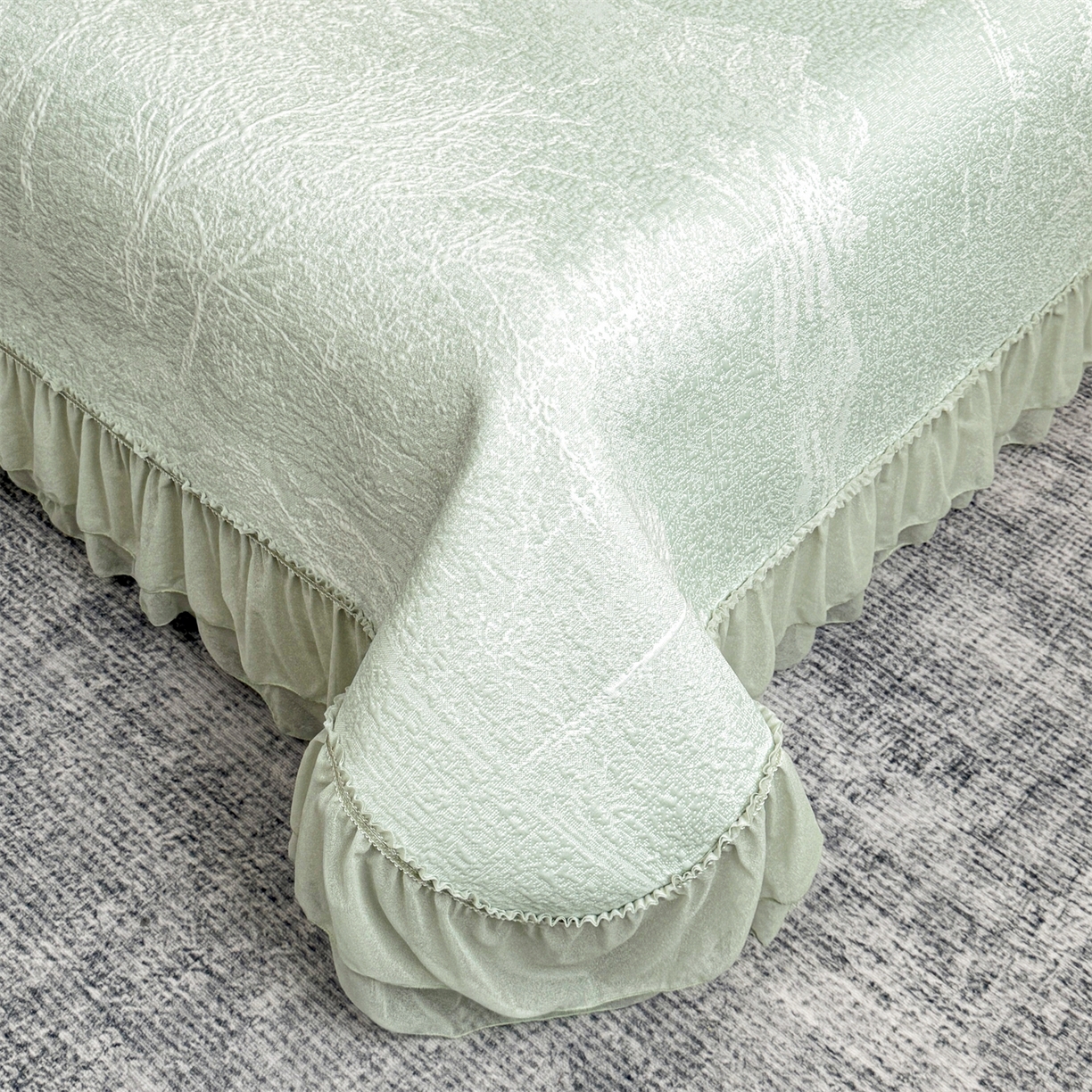 91家纺网 家纺一手货源 找家纺 慕木家纺 2026新款A类三明治复合乙纶提花冰豆豆花边床盖款床裙水墨丹青系列（提供买家秀） 水墨丹青-绿