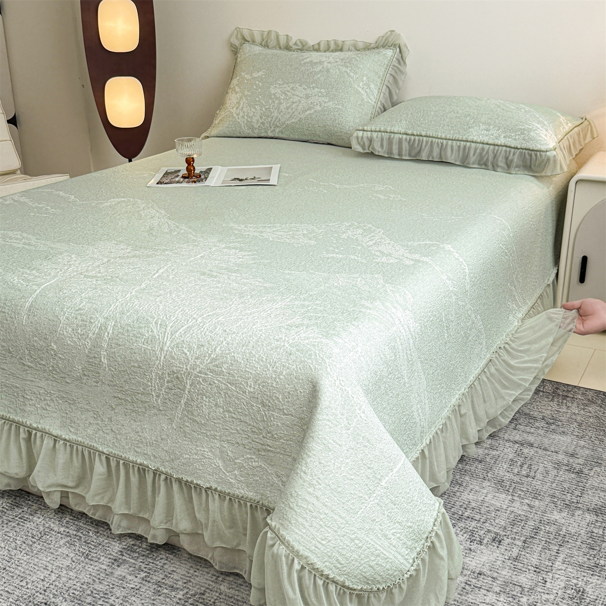 91家纺网 家纺一手货源 找家纺 慕木家纺 2026新款A类三明治复合乙纶提花冰豆豆花边床盖款床裙水墨丹青系列（提供买家秀） 水墨丹青-绿