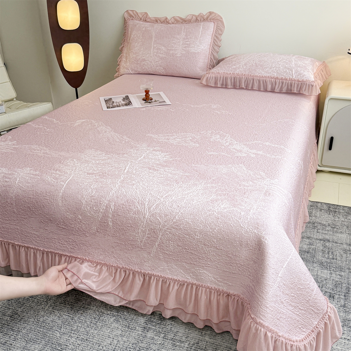 慕木家纺 2026新款A类三明治复合乙纶提花冰豆豆花边床盖款床裙水墨丹青系列（提供买家秀） 水墨丹青-粉