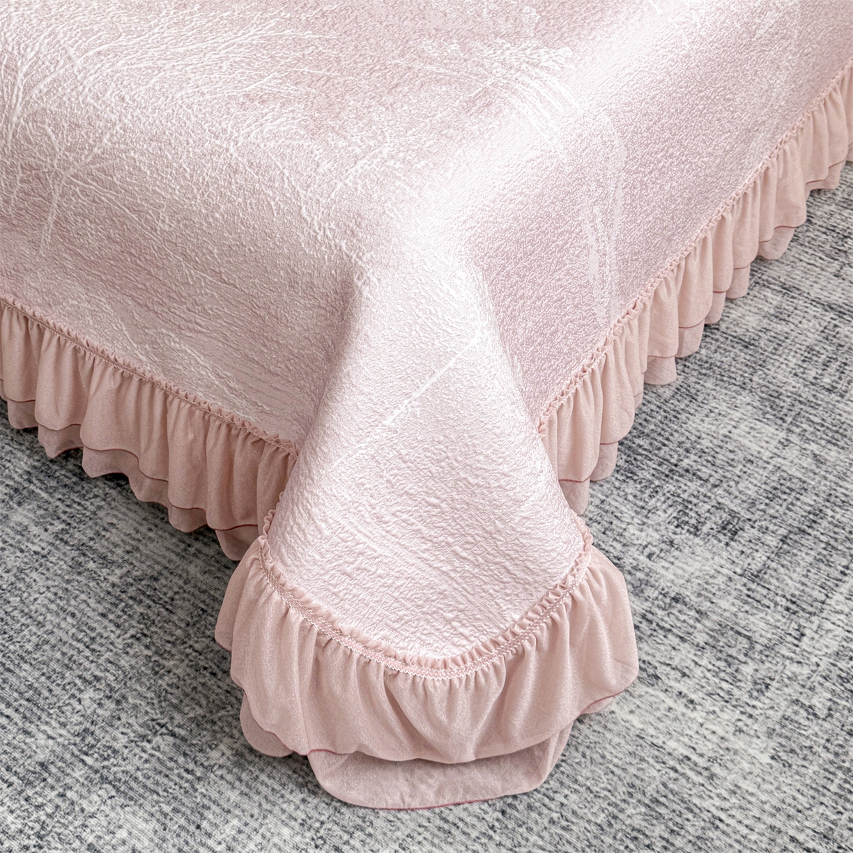 91家纺网 家纺一手货源 找家纺 慕木家纺 2026新款A类三明治复合乙纶提花冰豆豆花边床盖款床裙水墨丹青系列（提供买家秀） 水墨丹青-粉