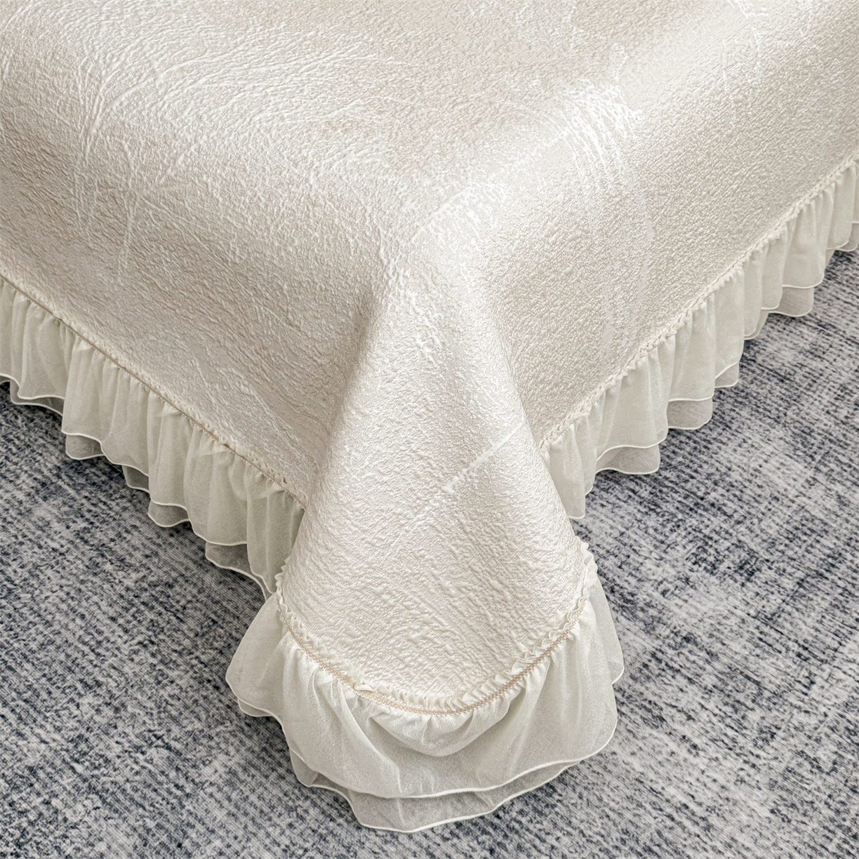 91家纺网 家纺一手货源 找家纺 慕木家纺 2026新款A类三明治复合乙纶提花冰豆豆花边床盖款床裙水墨丹青系列（提供买家秀） 水墨丹青-卡其