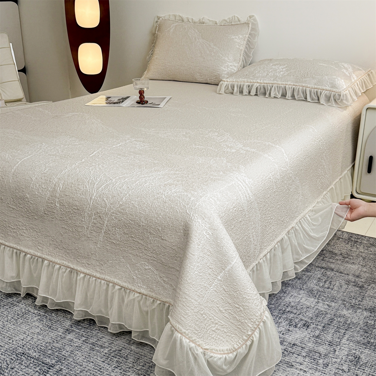 91家纺网 家纺一手货源 找家纺 慕木家纺 2026新款A类三明治复合乙纶提花冰豆豆花边床盖款床裙水墨丹青系列（提供买家秀） 水墨丹青-卡其