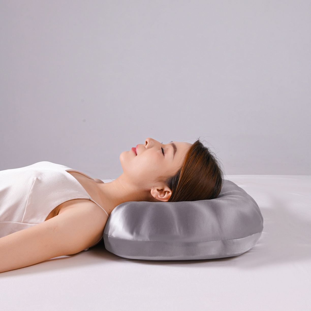 91家纺网 家纺一手货源 找家纺 （总）圣靓家纺 2026春夏新款贝壳零压力生物基枕慢回弹护颈椎枕头记忆棉枕芯